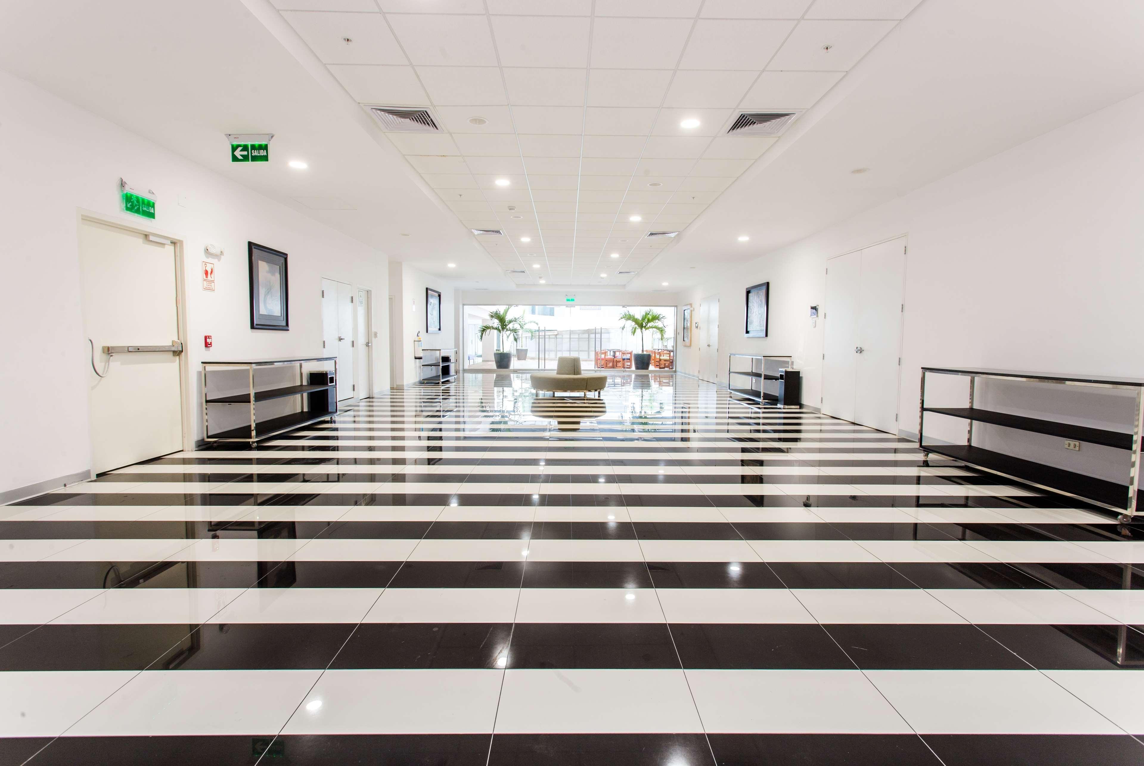 Отель Wyndham Costa Del Sol Тумбес Экстерьер фото