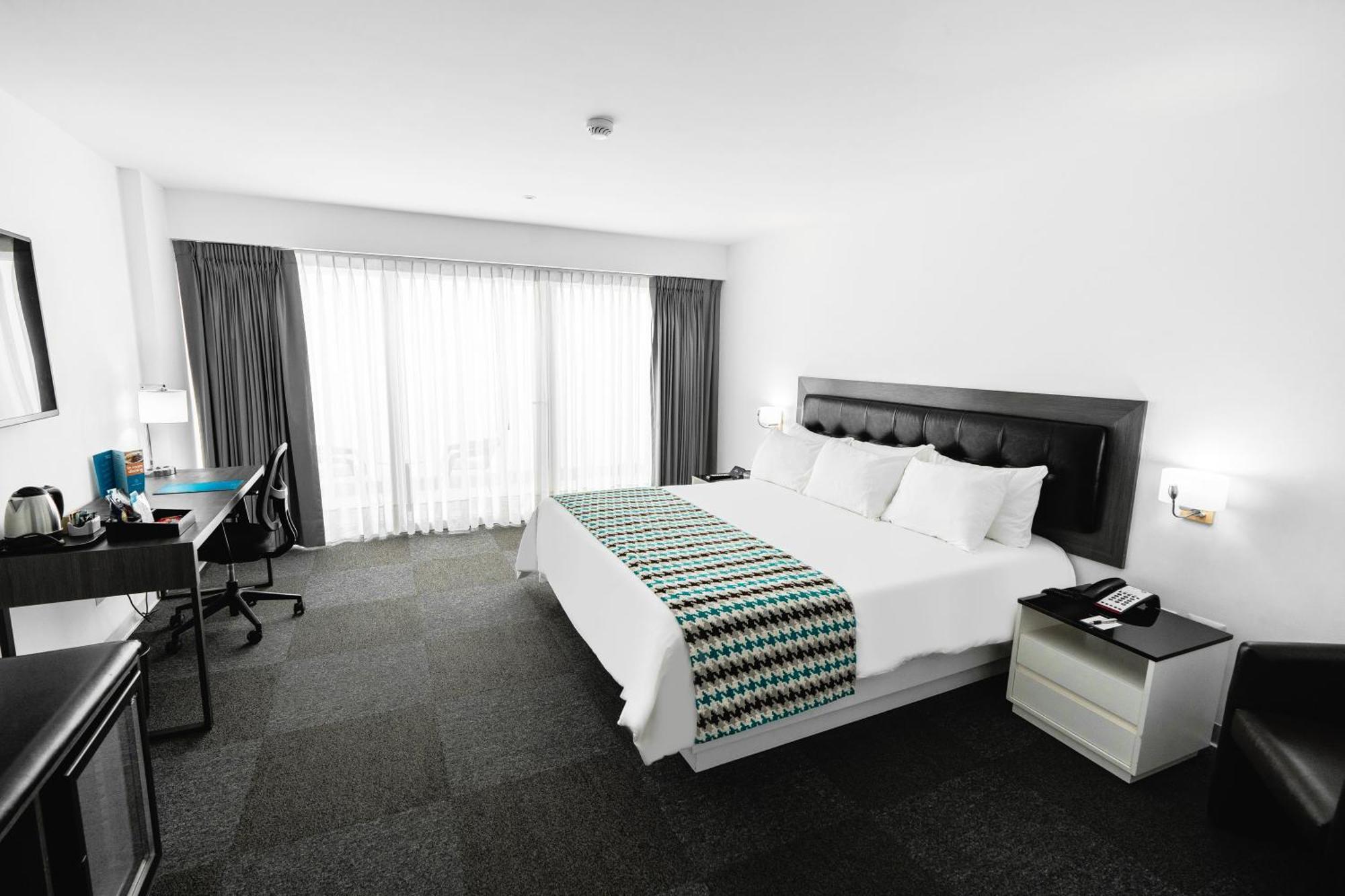 Отель Wyndham Costa Del Sol Тумбес Экстерьер фото