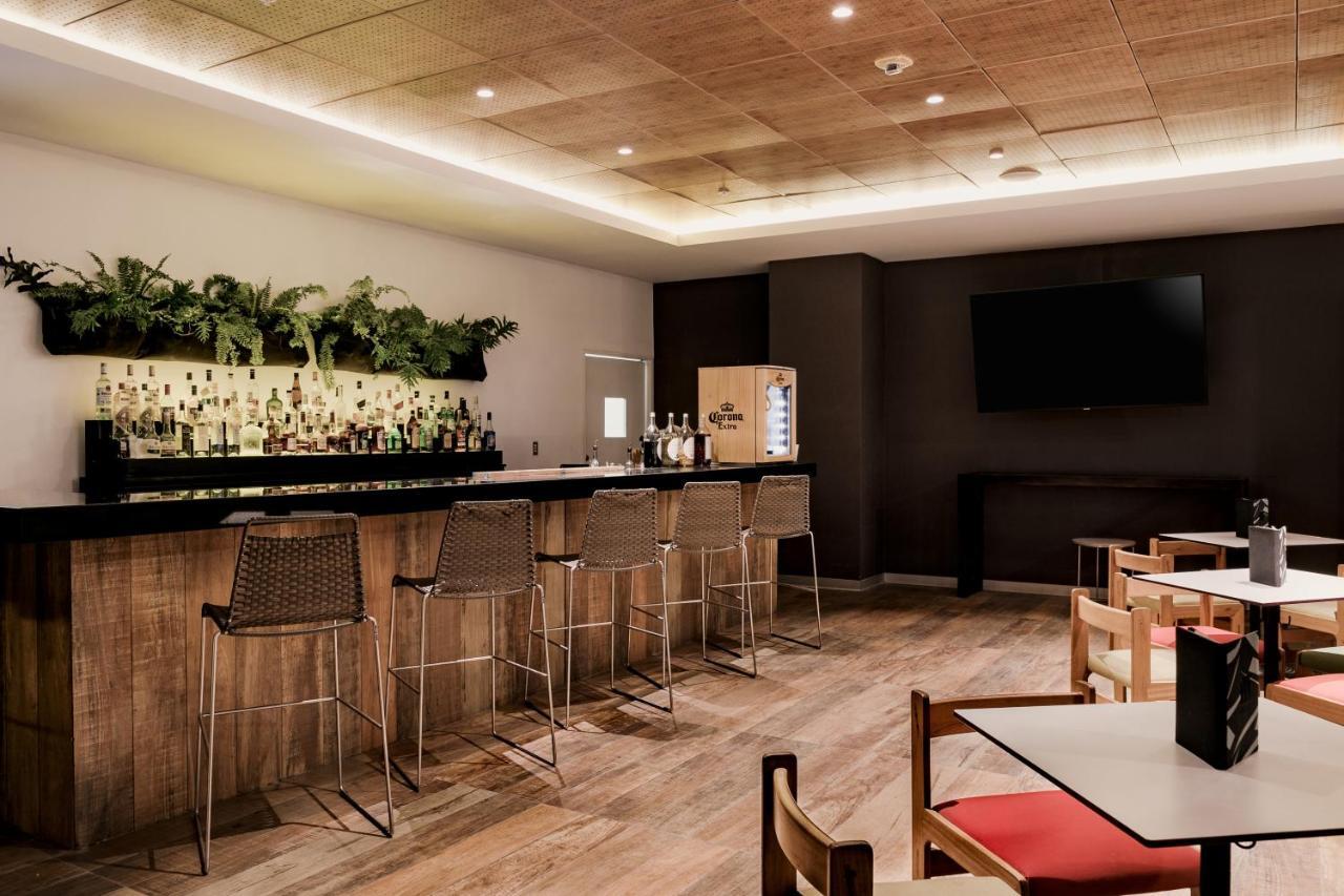 Отель Wyndham Costa Del Sol Тумбес Экстерьер фото