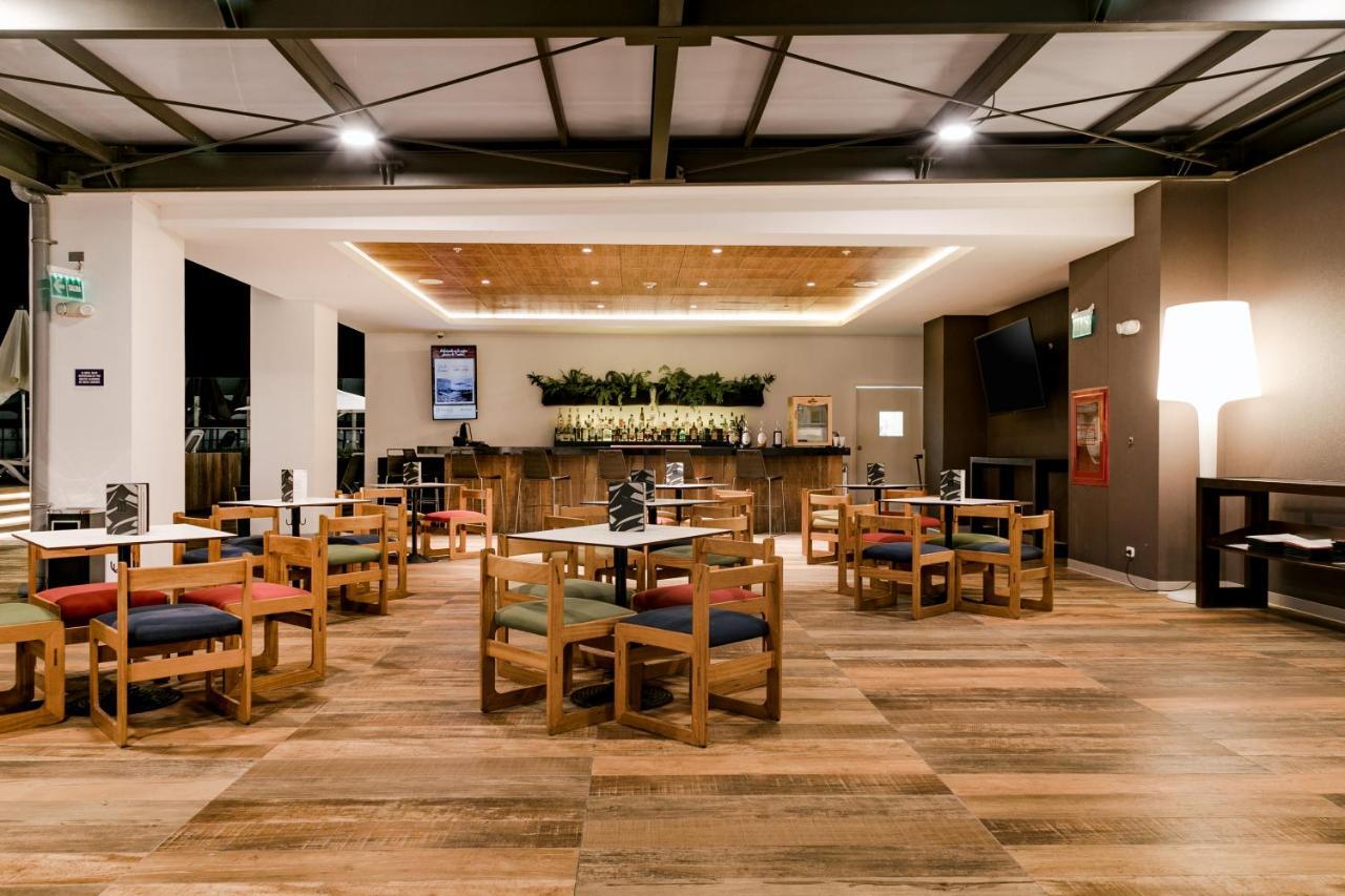 Отель Wyndham Costa Del Sol Тумбес Экстерьер фото